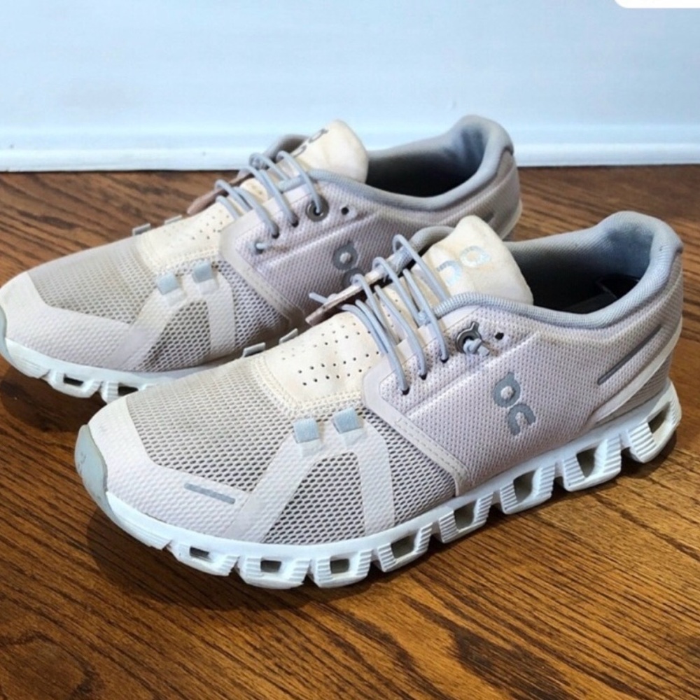 On Cloud 6 Women’s Running Shoes Size 7.5
